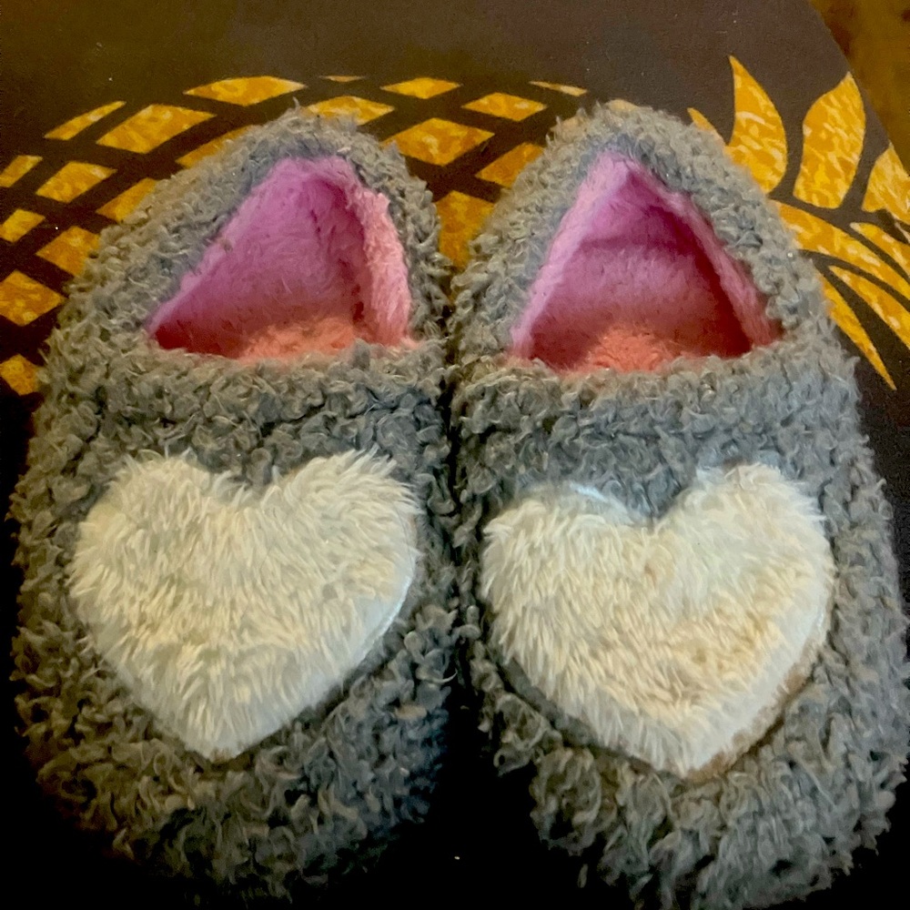 13-1 little girl slippers hardly worn